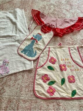 Vintage Floral 'Darn the Old Socks' Apron & Kitchen Linens - Pink Accents. Kids